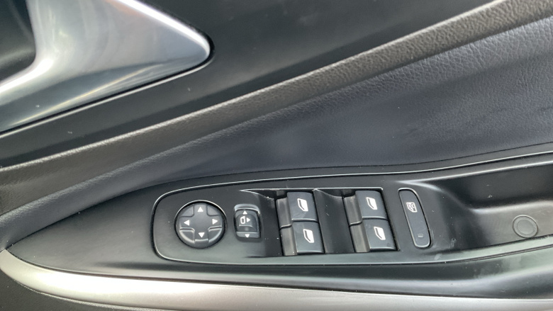 Vauxhall Grandland 1.5 Turbo D Ultimate 5dr Auto Diesel Hatchback